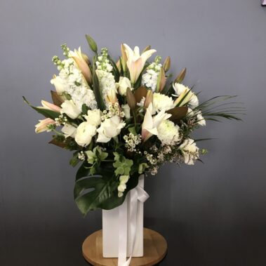 classic white, white and green, flower delivery tamworth, tamworth flowers, tamworth florist, tamworth flower delivery, new england florist, botanic, sympathy flowers