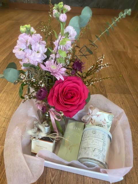 hamper, gift hamper, rose, mothers day, mothers day gift, hamper, gift delivery, hamper delivery, tamworth flowers, tamworth gifts, gift ideas, shop small, shop local, buy from the bush,